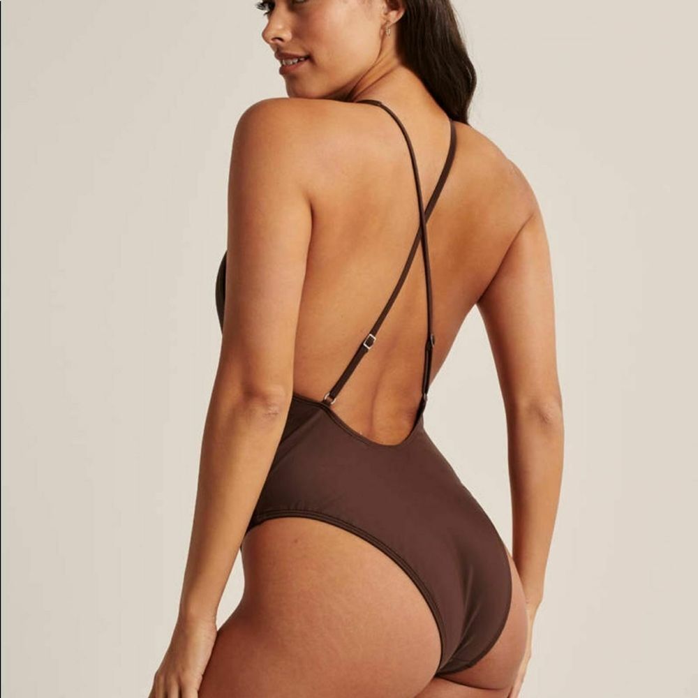 Abercrombie & Belted Deep-V One Piece Swimsuit XSMALL New - Picture 2 of 7